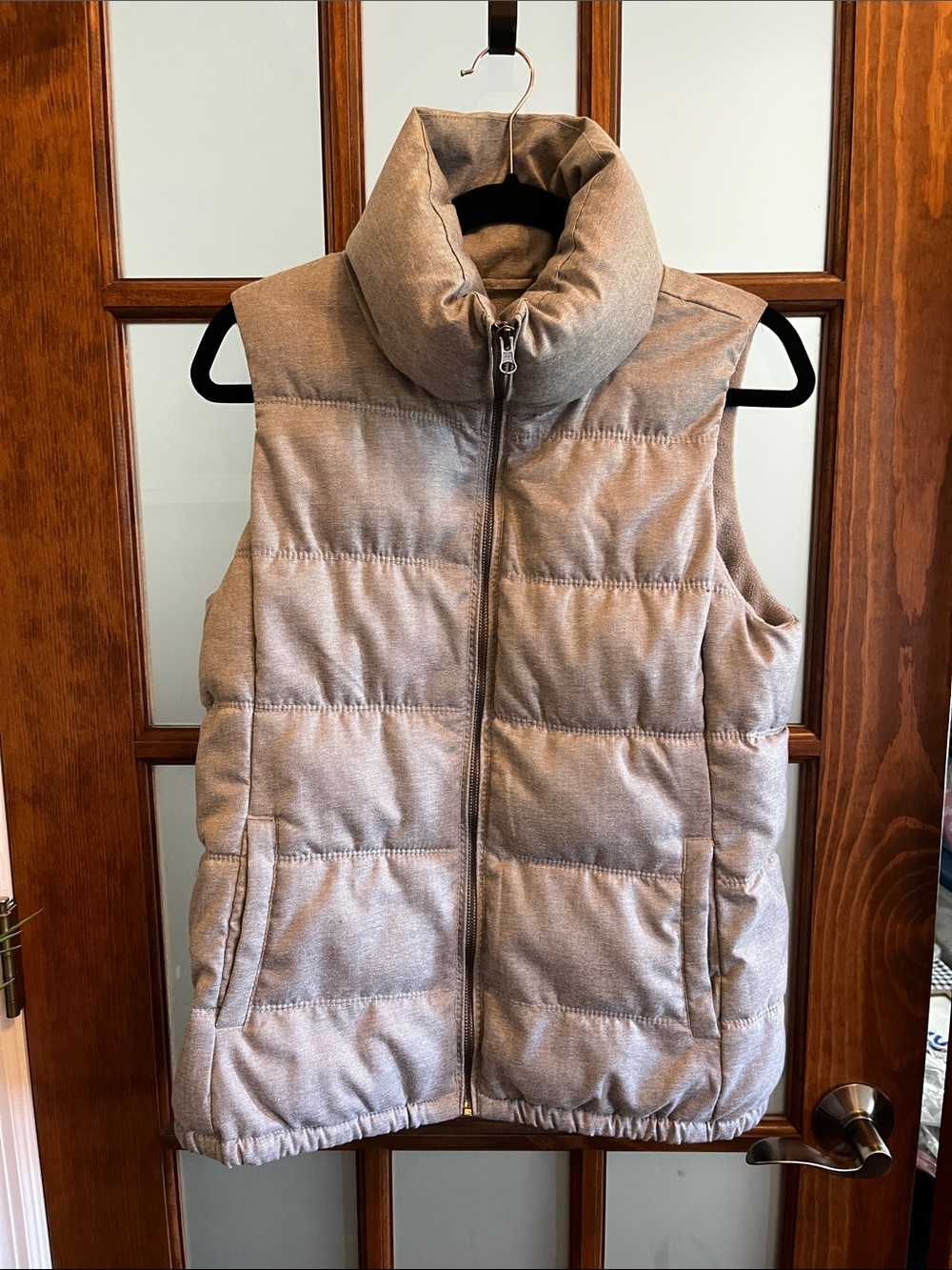 Old Navy Quilted Puffer Vest in Light gray